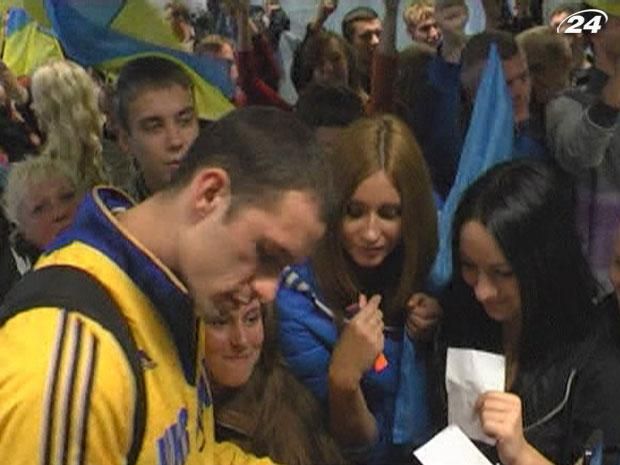 Сергей Гладырь подписал контракт с французским "Нантером" Сергей Гладырь подписал контракт с французским "Нантером"