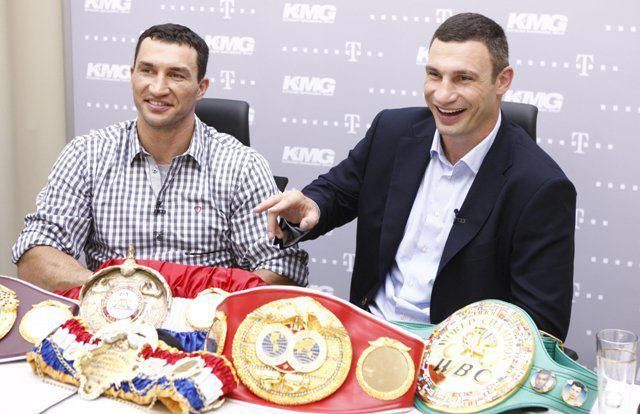 Регионалы поздравили Кличко с победой брата Регионалы поздравили Кличко с победой брата