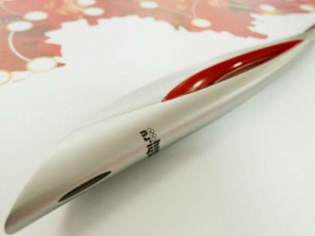 В інтернеті за тисячі доларів продають олімпійські факели Сочі-2014 В інтернеті за тисячі доларів продають олімпійські факели Сочі-2014