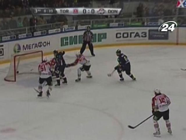 Хоккей КХЛ: "Донбасс" минимально уступил "Торпедо" Хоккей КХЛ: "Донбасс" минимально уступил "Торпедо"