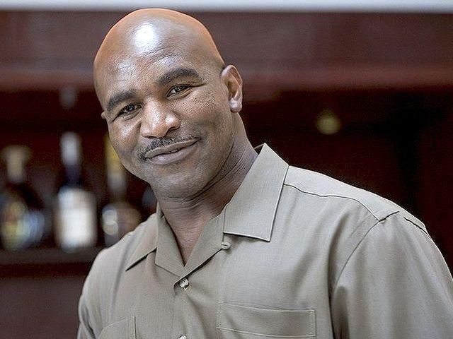 Холіфілд похвалив Кличків за розумне поводження з грішми Холіфілд похвалив Кличків за розумне поводження з грішми