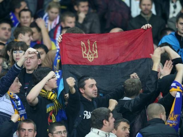 ФФУ попросила FARE виключити червоно-чорний прапор зі списку заборонених ФФУ попросила FARE виключити червоно-чорний прапор зі списку заборонених