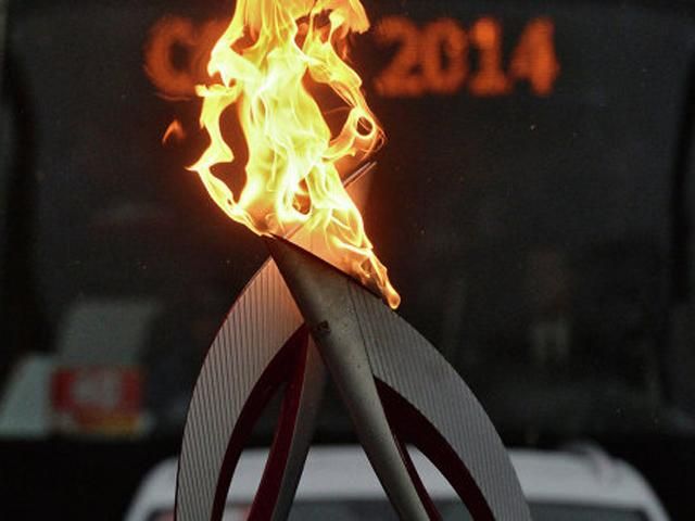Олімпійський вогонь знову згас, цього разу у руках міністра