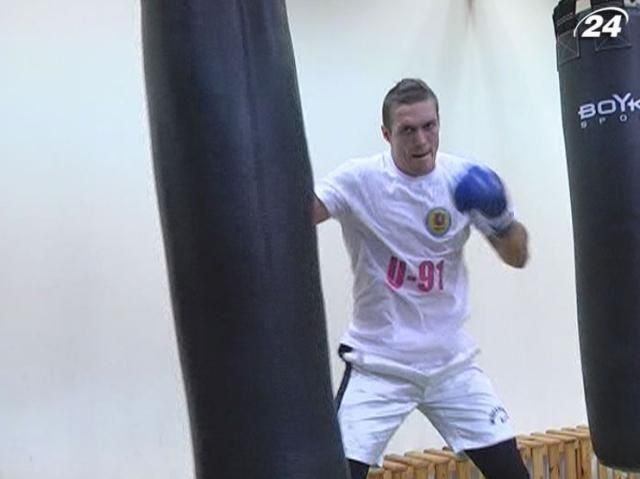Александр Усик готовится к дебюту на профи-ринге