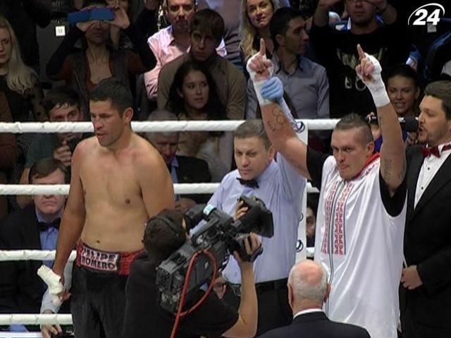 Александр Усик выйдет на профессиональный ринг 14 декабря Александр Усик выйдет на профессиональный ринг 14 декабря