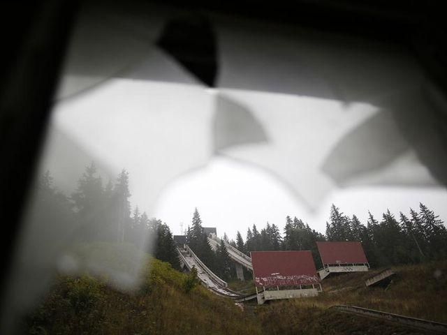 Заброшенные объекты Олимпиады-84 в Сараево (Фото) Заброшенные объекты Олимпиады-84 в Сараево (Фото)