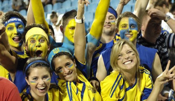 До Франції приїхали дві тисячі українських вболівальників