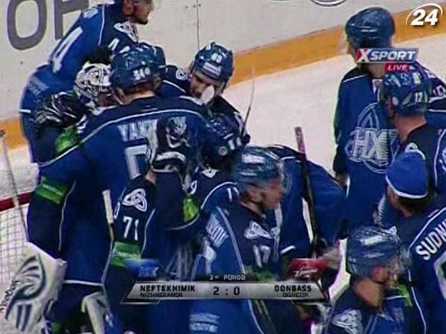 За тотальної переваги "Донбас" поступився "Нафтохіміку" За тотальної переваги "Донбас" поступився "Нафтохіміку"