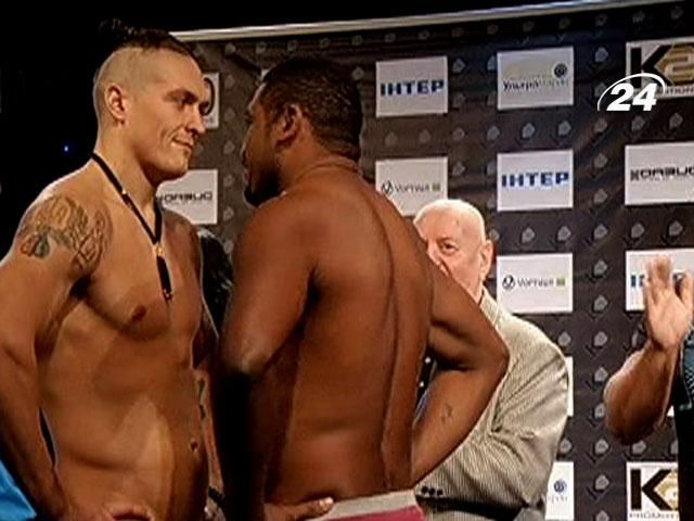 Усик успішно пройшов процедуру зважування Усик успішно пройшов процедуру зважування