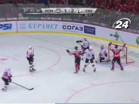 "Донбас" здобув перемогу над "Трактором" "Донбас" здобув перемогу над "Трактором"