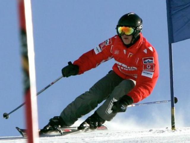 Журналист хотел попасть в палату Шумахера в одежде священника Журналист хотел попасть в палату Шумахера в одежде священника