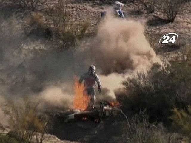 На ралли-марафоне Dakаr сгорел дотла мотоцикл Паулу Гонсалвеша На ралли-марафоне Dakаr сгорел дотла мотоцикл Паулу Гонсалвеша