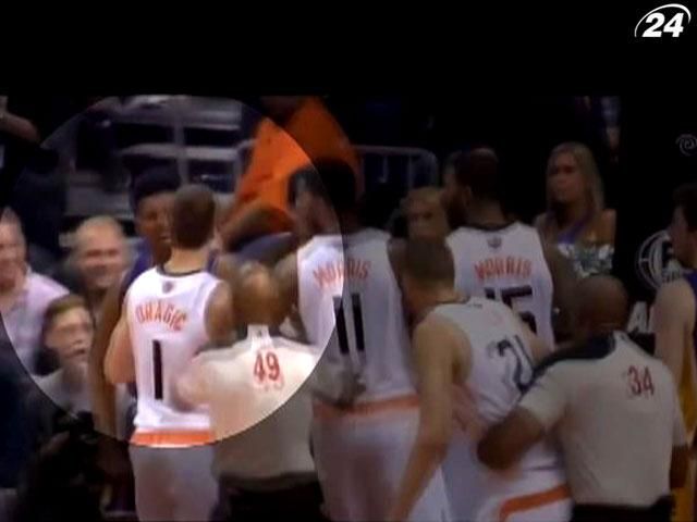 За сутички у матчі "Фінікс"-"Лос-Анджелес" покарали трьох баскетболістів За сутички у матчі "Фінікс"-"Лос-Анджелес" покарали трьох баскетболістів