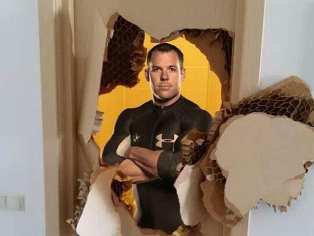 Американский спортсмен в Сочи застрял в душе и в лифте (Фото) Американский спортсмен в Сочи застрял в душе и в лифте (Фото)