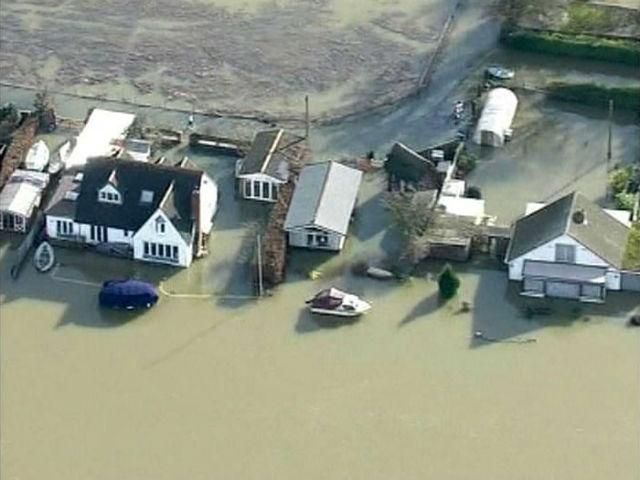 У Британії оголосили штормове попередження найвищого рівня