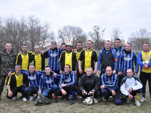 Українські військові виграли футбол у російських колег з рахунком 4:0 (Фото) Українські військові виграли футбол у російських колег з рахунком 4:0 (Фото)