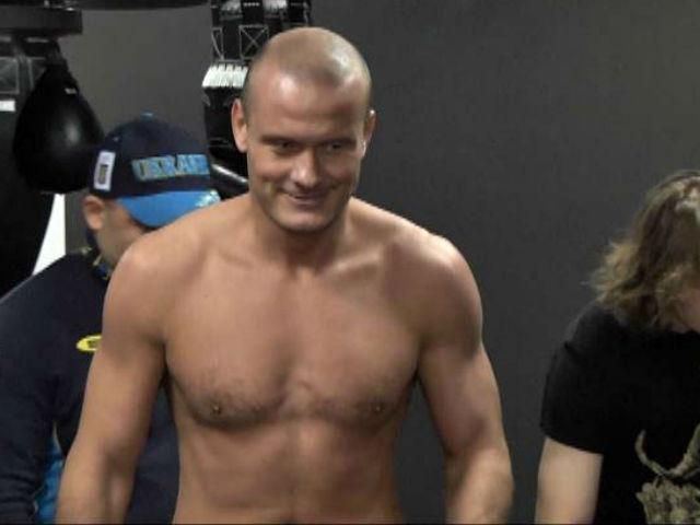 Бокс. Вячеслав Узелков не смог вписаться в вес с первого раза Бокс. Вячеслав Узелков не смог вписаться в вес с первого раза