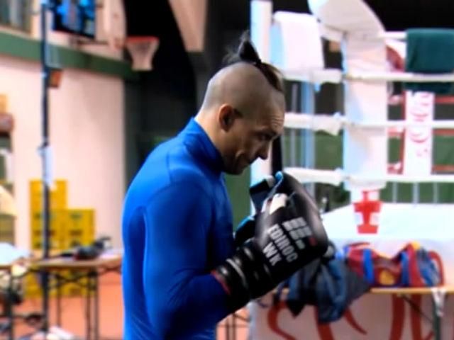 Бокс. Усик посвятил свой ​​третий профессиональный бой всем украинцам