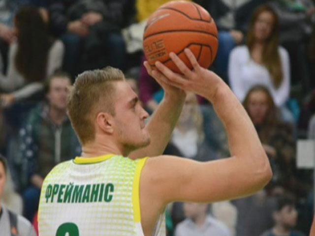 "Хімік" зрівняв рахунок в серії проти "Будівельника" "Хімік" зрівняв рахунок в серії проти "Будівельника"