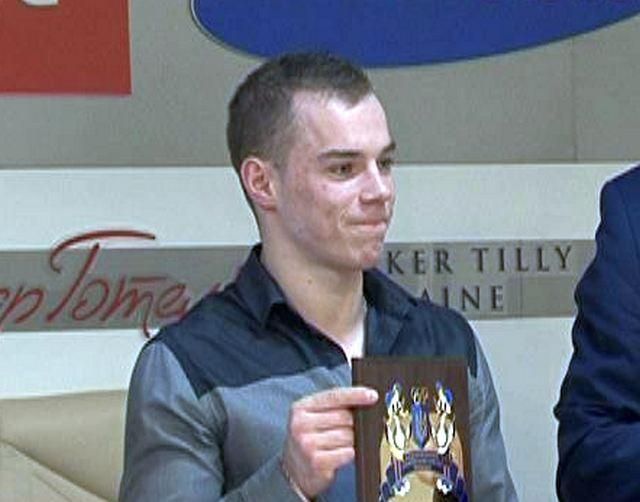 Гимнаст Олег Верняев получил награду лучшего спортсмена мая Гимнаст Олег Верняев получил награду лучшего спортсмена мая