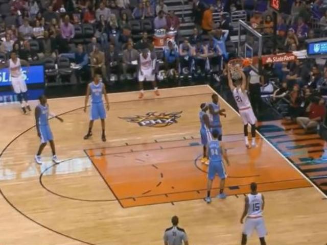 Баскетбол: Алексей Лень сломал палец и рискует пропустить Чемпионат Мира Баскетбол: Алексей Лень сломал палец и рискует пропустить Чемпионат Мира