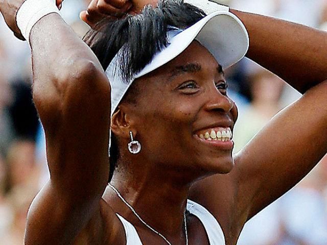 Венус Вільямс уперше за п'ять років перемогла молодшу сестру Венус Вільямс уперше за п'ять років перемогла молодшу сестру