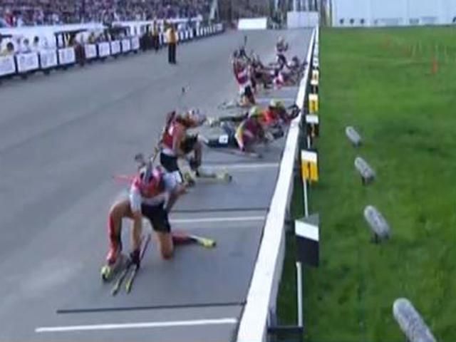 Биатлон. Семеренко выиграла серебряную медаль в гонке преследования Биатлон. Семеренко выиграла серебряную медаль в гонке преследования