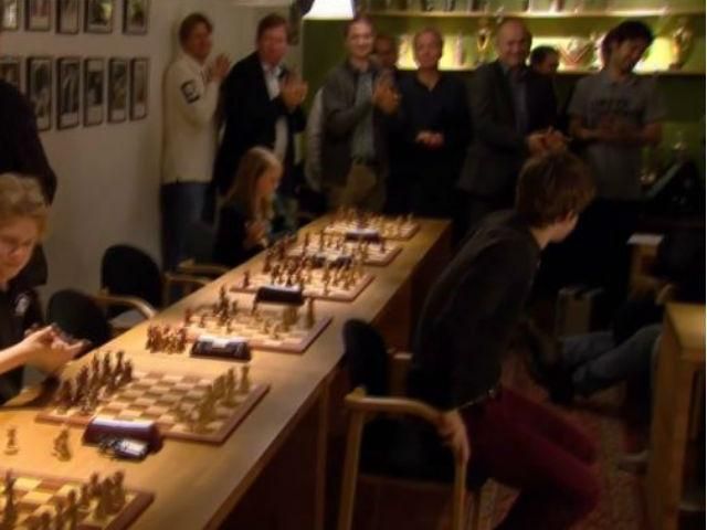 Спортивний огляд: шахіст не хоче грати у Росії, Платіні долучився до Ice Bucket Challenge