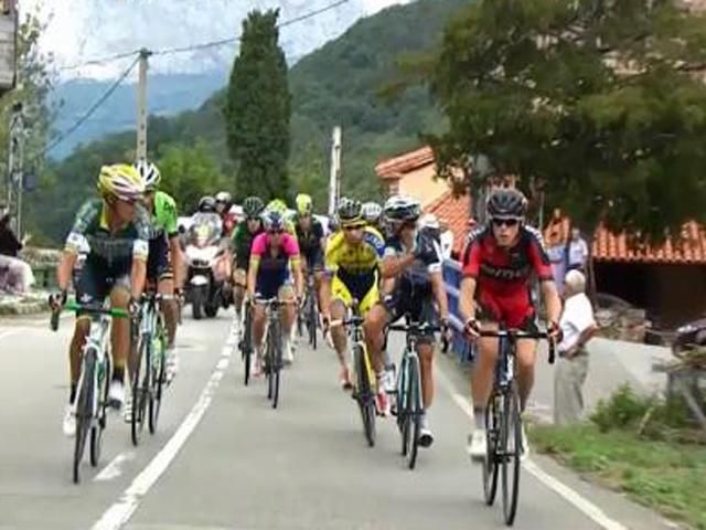 Велоспорт. Ровный и Брамбилла устроили драку на трассе Велоспорт. Ровный и Брамбилла устроили драку на трассе