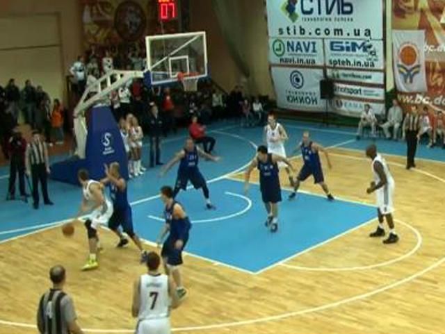 Баскетбол. Липовий став гравцем "Будівельника" Баскетбол. Липовий став гравцем "Будівельника"