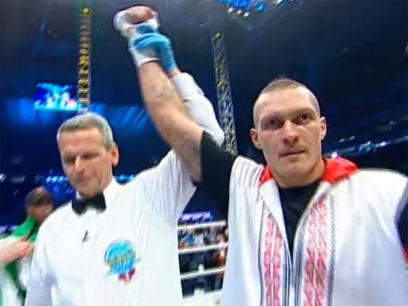 БОКС. Усик нокаутом перемагає Брюера (Фото. Відео) БОКС. Усик нокаутом перемагає Брюера (Фото. Відео)