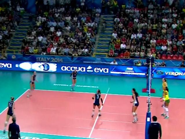Спортивний огляд: “Аякс” та “Зволле” зіграли нічию, завершився другий етап ЧС з волейболу