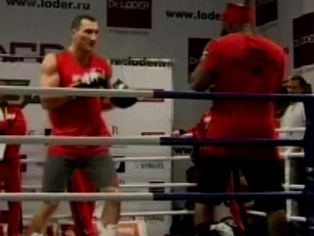 Владимир Кличко вернулся к тренировкам, залечив травму бицепса Владимир Кличко вернулся к тренировкам, залечив травму бицепса