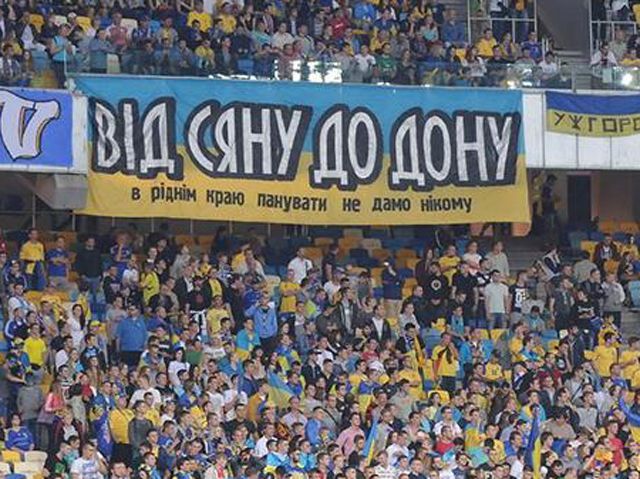 КДБ Білорусі затримав близько 100 українських уболівальників