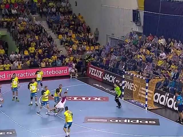 Спортивный обзор: Шевелев — в сборной тура в Лиге Чемпионов, Нэш посреди матча поехал к жене Спортивный обзор: Шевелев — в сборной тура в Лиге Чемпионов, Нэш посреди матча поехал к жене