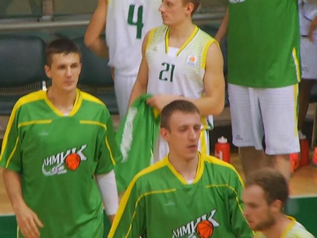 Лідер чемпіонату "Хімік" довів переможну серію до шести матчів Лідер чемпіонату "Хімік" довів переможну серію до шести матчів