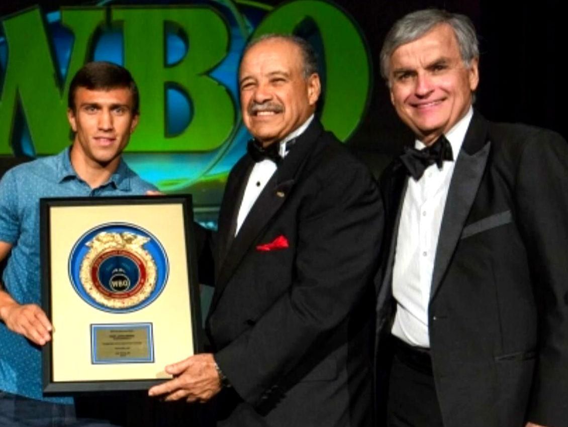 Ломаченко победил в номинации "Боксер с наиболее ярким будущим" Ломаченко победил в номинации "Боксер с наиболее ярким будущим"