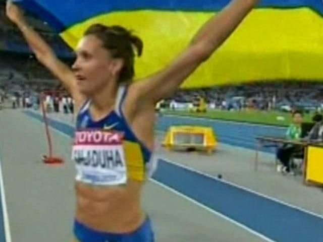 Спортивний огляд: Саладуха бере участь у зимовому сезоні, Роналду подарували оригінальний торт