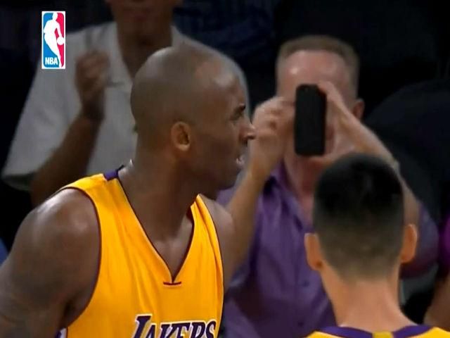 Спортивний огляд: Зозуля не зіграє проти "Інтера", порноактриса заохочує "Лейкерс" Спортивний огляд: Зозуля не зіграє проти "Інтера", порноактриса заохочує "Лейкерс"