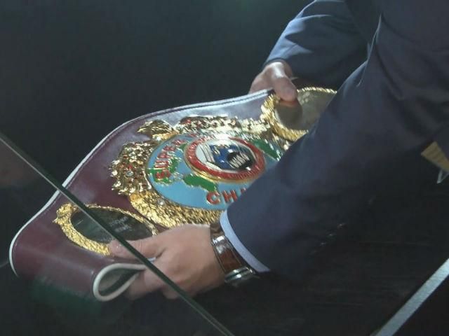 Чемпіонські пояси Володимира Кличка забрали з музею в Києві Чемпіонські пояси Володимира Кличка забрали з музею в Києві