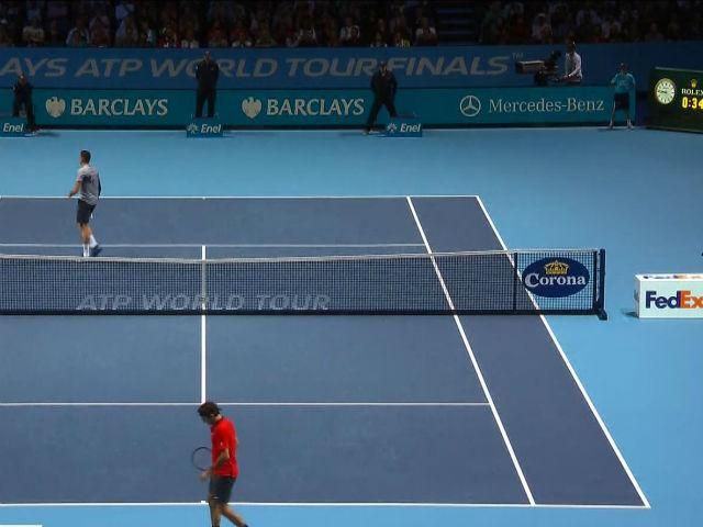 Федерер начал итоговый турнир с победы Федерер начал итоговый турнир с победы