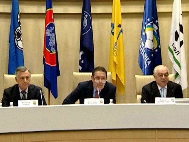 Спортивный обзор: "Днепр" хочет вернуть "золотой матч", Рой Кин побил болельщика Спортивный обзор: "Днепр" хочет вернуть "золотой матч", Рой Кин побил болельщика