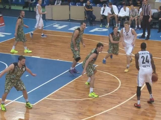 "Строитель" одолел "Черкасских Обезьян" "Строитель" одолел "Черкасских Обезьян"