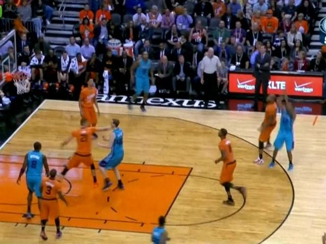 Баскетбол. 4 очка Леня не помогли "Финиксу" избежать поражения Баскетбол. 4 очка Леня не помогли "Финиксу" избежать поражения