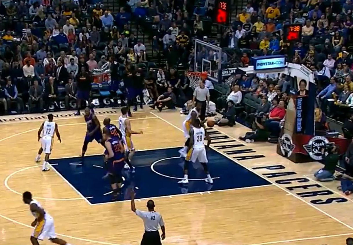 Баскетбол. Лень отличился солнечными ударами в матче против "Индианы" Баскетбол. Лень отличился солнечными ударами в матче против "Индианы"