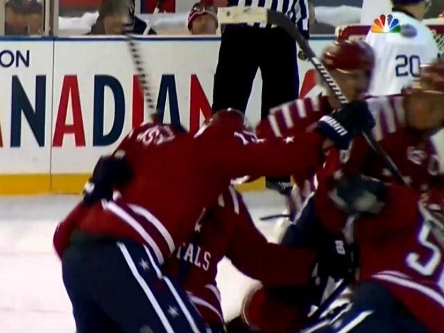 Хоккей. "Зимняя Классика" между "Вашингтоном" и "Чикаго" собрала 43 тысячи зрителей Хоккей. "Зимняя Классика" между "Вашингтоном" и "Чикаго" собрала 43 тысячи зрителей