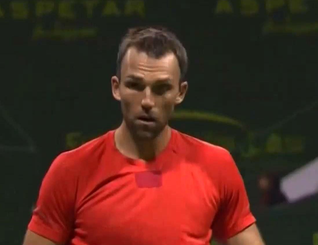 Теннис. Джокович уступил Карловичу Теннис. Джокович уступил Карловичу