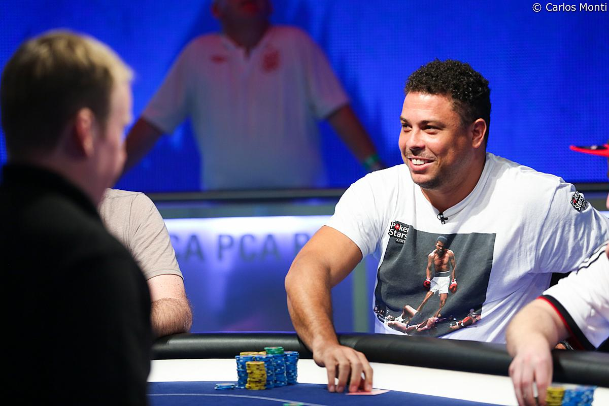 Легендарный футболист Роналдо побил рекорд в покере