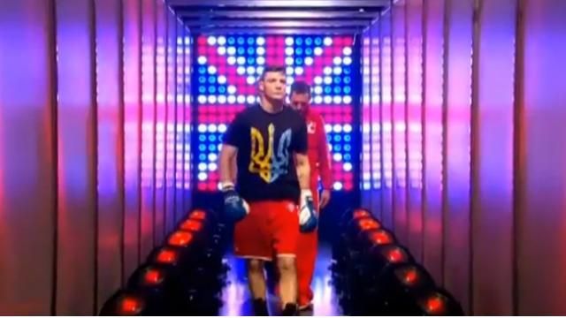 Британский боксер вышел на ринг в футболке с тризубом Британский боксер вышел на ринг в футболке с тризубом