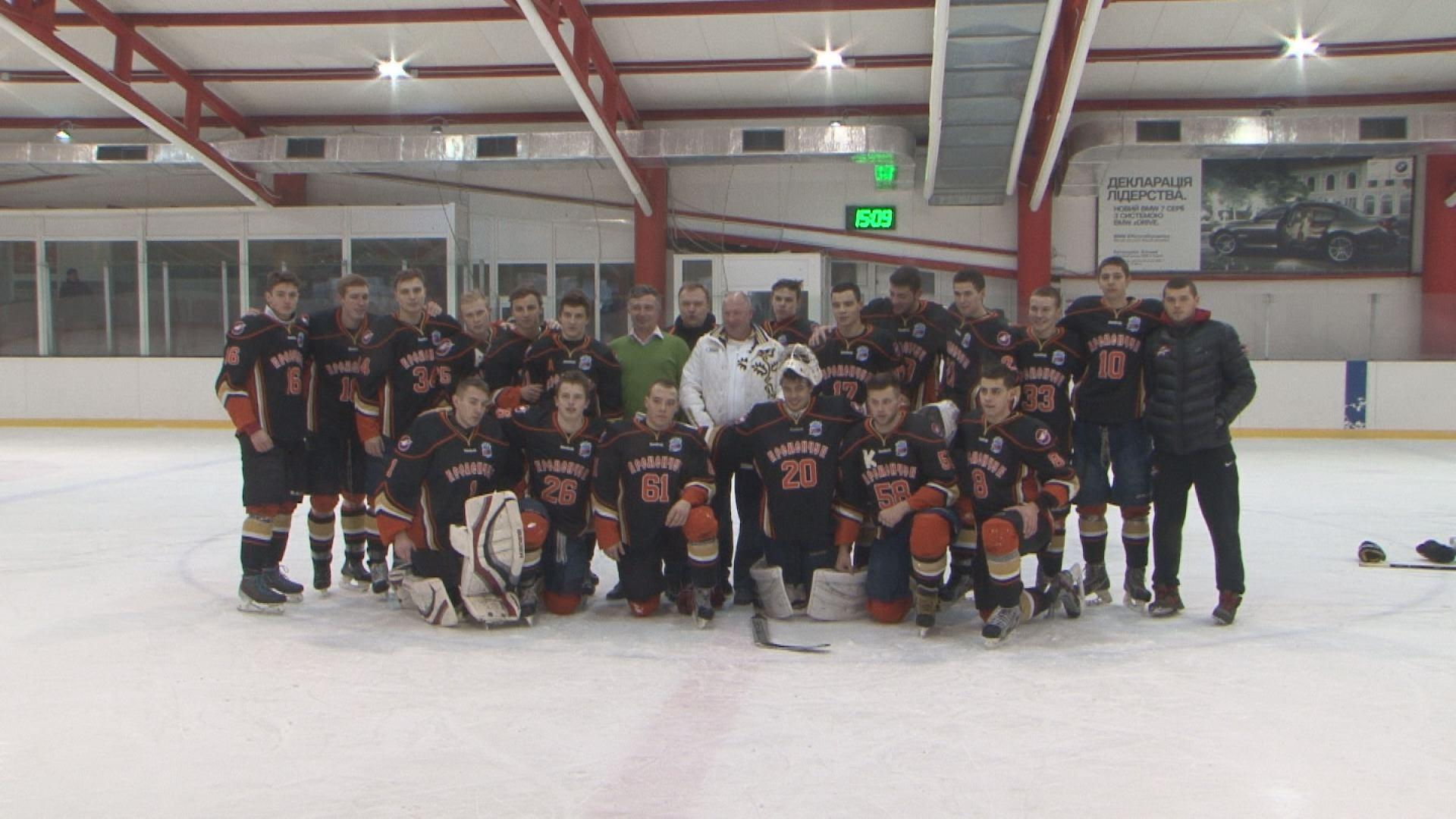 Хоккей. В чемпионате Украины выступает необычно молодая команда